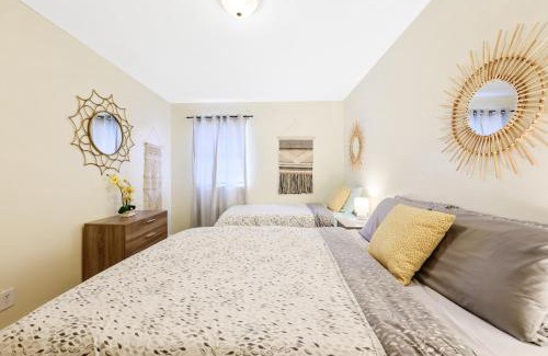 Durham Apartment | Dapper Digs - King Bed - Long Term Stays - Duke