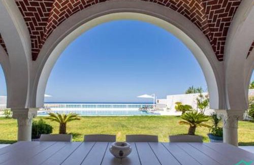 Rafraf Villa | Dar Barsha: Beach front white sand and happiness