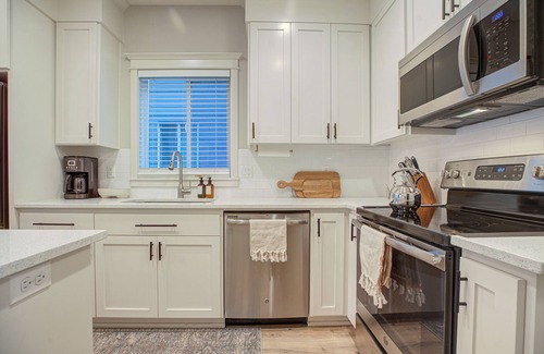 Newberg House | Darby House, centrally located wine country escape