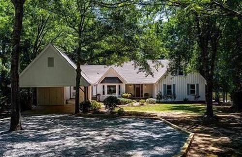 Lake Oconee House | Dare to dream with a full dock on Lake Oconee