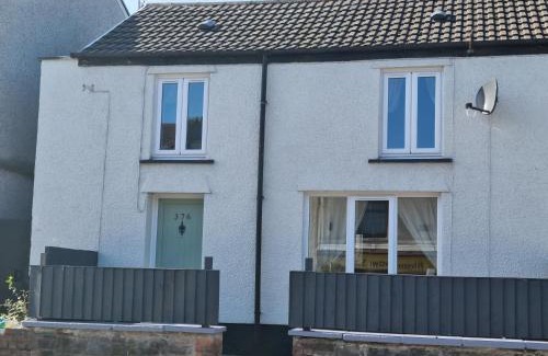 Aberaman House | Dare Valley Cottage Ex miners cottage Near Zip World Pen y fan Waterfalls