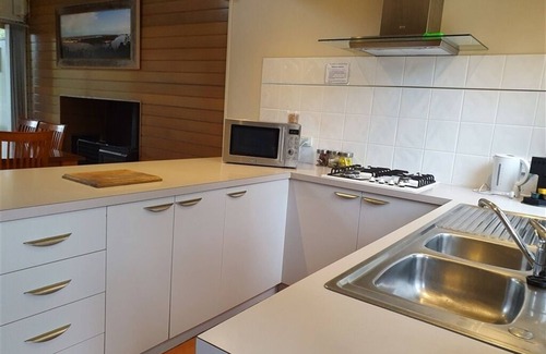 Forge Creek Apartment | Dargo - 1 Nt(waterfront)