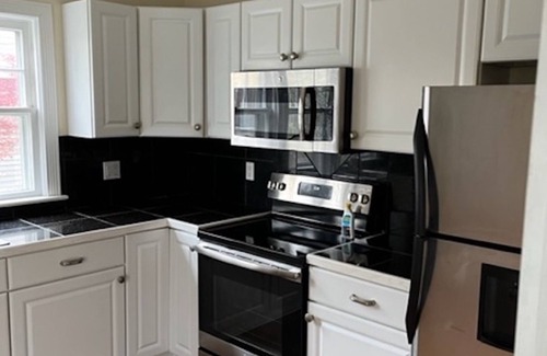 Darien House | Darien, Cozy 3 bd home, fireplace, close to train