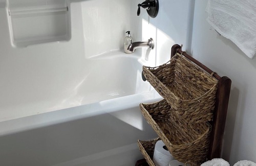 Darien Cottage | Darien, Fort King George area, perfect for 'snowbirds.' 2 bed 2 bath