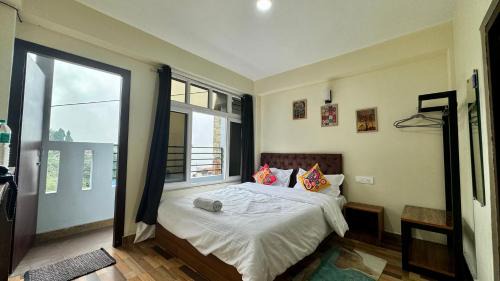Darjeeling Hotel | Darjeeling Hillside Inn