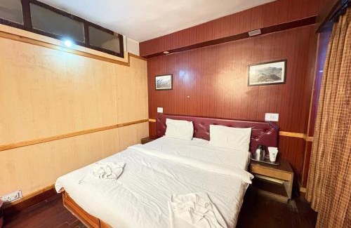 Darjeeling House | Darjeeling Mall is 700 m From Apsara Darjeeling Pure veg