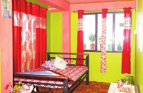 Ghoom Bed & Breakfast | Darjeeling Peaceful Home in Ghoom Pine Forest with Wine & Dine