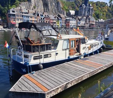 Leffe Boat Rental | Dark Angel