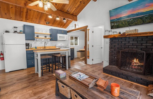 Big Bear City Cabin | Dark Pine Retreat - Romantic Getaway, Fireplace, Deck, Barbecue