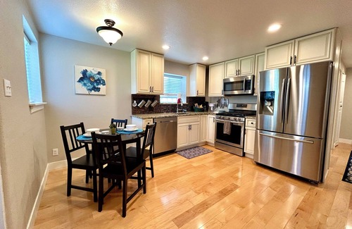 West Highland House | Darling 2 Bedroom unit in Denver, West Highland! Charming, stylish and Walkable!