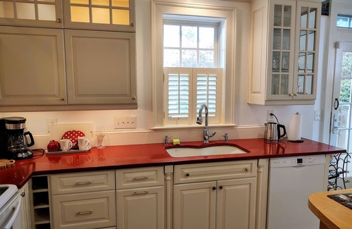 Historic District House | Darling 2 BR home with parking in the sought after Murray Hill section of Historic Annapolis