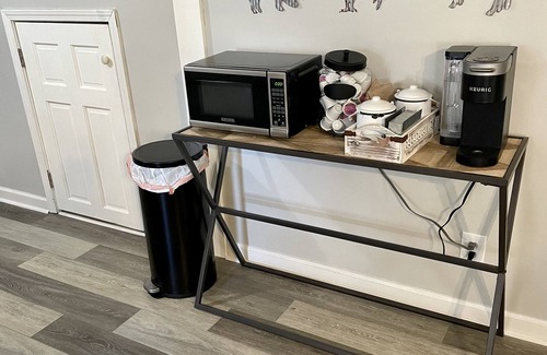 Newnan Apartment | Darling Apartment in Private Lake Community - Sleeps 6!