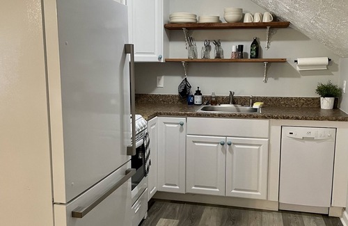Newnan Apartment | Darling Apartment in Private Lake Community - Sleeps 6!