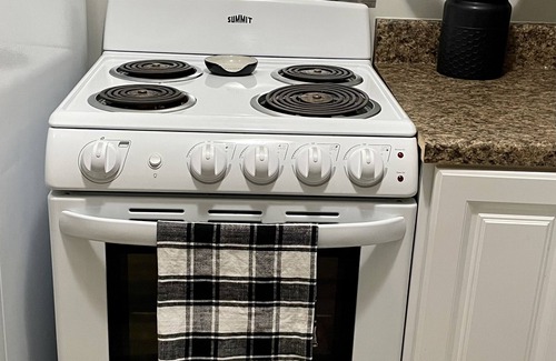 Newnan Apartment | Darling Apartment in Private Lake Community - Sleeps 6!