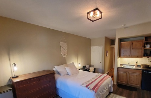 Eagle Apartment | Darling Condo Overlooking River, Private Entrance