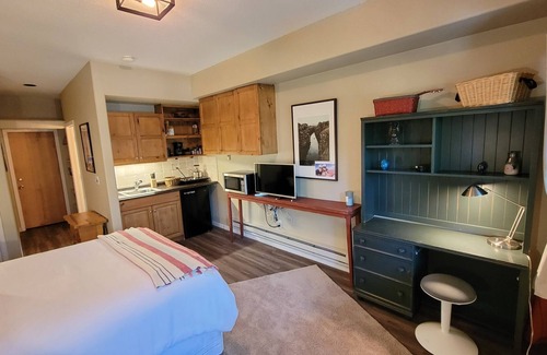 Eagle Apartment | Darling Condo Overlooking River, Private Entrance