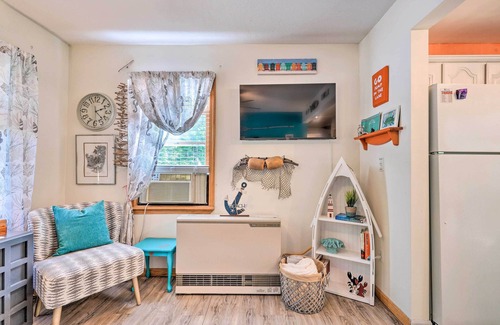 North East Cottage | Darling Cottage ~ 1 Mi to Lake Erie Beach!