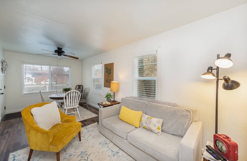 Caldwell House | Darling Downtown Everett+Wifi+Long term Stay+Dog Friendly