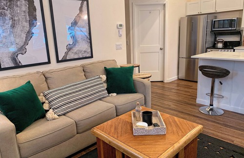 Coeur d'Alene Cottage | Darling Downtown Cottage - summer in CDA!