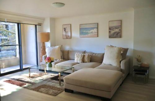 Pyrmont Apartment | Darling Escape - Pyrmont 2BR Apartment w Parking