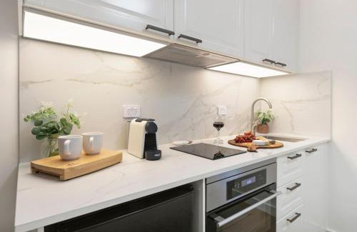 Darling Point Apartment | Darling Point Studio with Rooftop Harbour Views