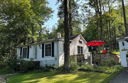 Ligonier Cottage | Darlington cottage Pet-Friendly
