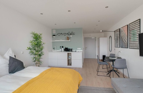 Mitte Apartment | Darmstadt Wilhelminenstr | Suite L + Seating Area