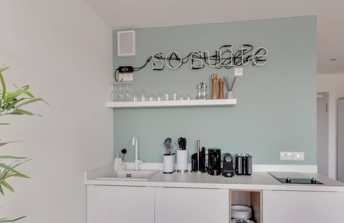 Mitte Apartment | Darmstadt Wilhelminenstr | Suite L + Seating Area