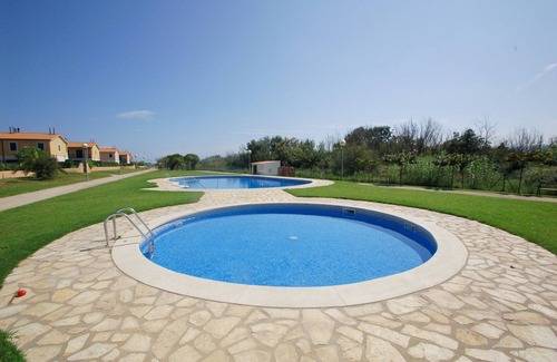 Mas Pinell Ski Chalet | Daró 3D 46 - 50m from the beach, A/C, pool, fiber optic