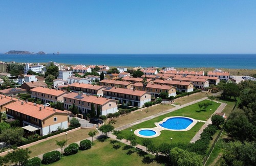 Mas Pinell Ski Chalet | Daró 3D 56 - 50m from the beach, with pool