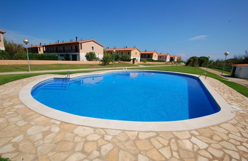 Mas Pinell Ski Chalet | Daró 3D 77 - A/C, 200m from the beach, renovated and with pool