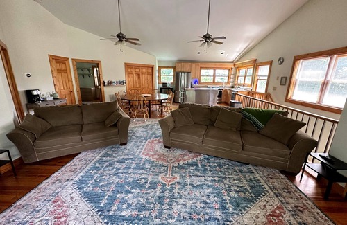 Seven Devils House | Darren's Place is a rustic secluded mountain home, with lots of space to roam.