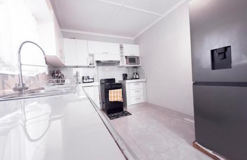 Livingstone Apartment | Darter Road Air conditioned apartment