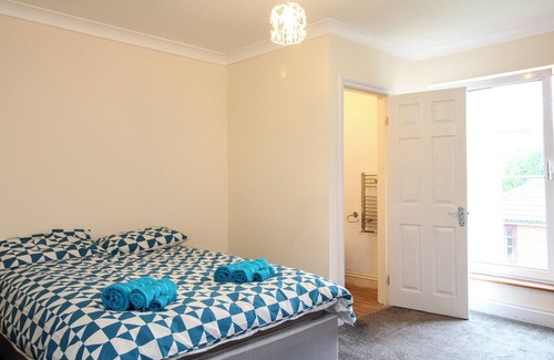 Shirley House | Darwin road guest house room 5