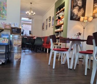 Havelberg Apartment | Das BilderbuchCafe - Ferien Apartment NO 5 - Markt 7