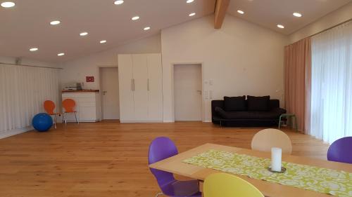 Herrischried House | Das Ferienhaus mit lichtem 85m² Studio