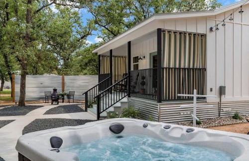 Fredericksburg House | Das Woerner Haus Darling Home with Hot Tub