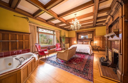Fairfield Bed & Breakfast | Dashwood Manor Seaside Bed & Breakfast