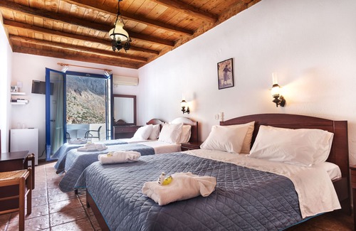 Loutro Hotel | Daskalogiannis Hotel