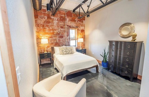 Jacksonville Hotel | Date Night Redefined! Boutique Hotel *Must See*