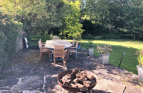 Kniveton Cottage | Dating back to 1750 and retaining much of its character and charm.