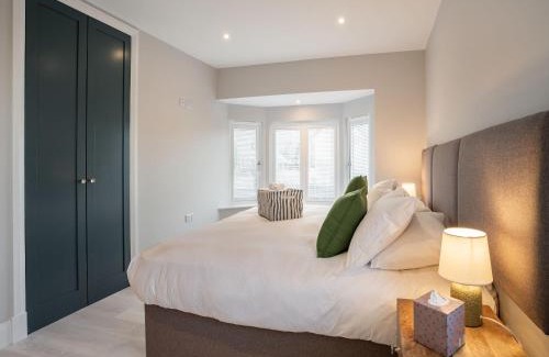 New Quay House | Dau Ddeg