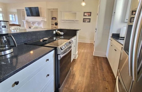 Melrose on the Beach House | Daufuskie Oceanfront Cottage with Golf Cart