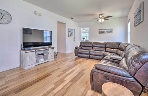 Windwood Bay House | Davenport Home ~ 10 Mi to Disney World Parks!