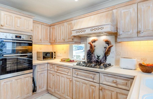 West Bay House | Davids Cliff Walk - Two Bedroom House, Sleeps 4