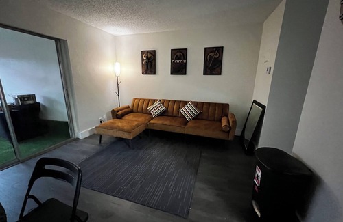 Davie House | Davie Gem, Mins away from Beach & Airport