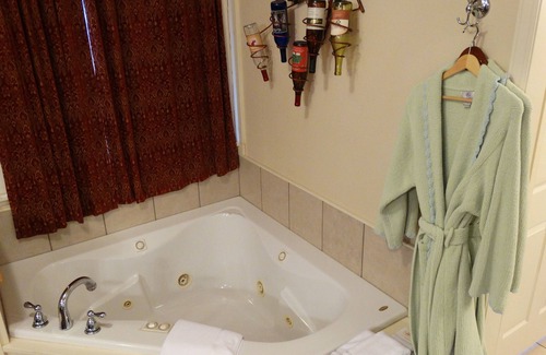 Anna Bed & Breakfast | Davie School Inn