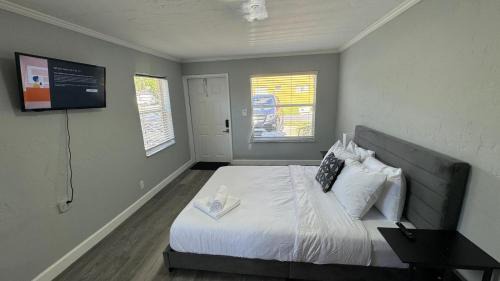 Croissant Park House | Davie Spring