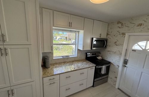 Davis Islands Apartment | Davis Islands Duplex! Overlooking Water! Tranquil and Renovated.