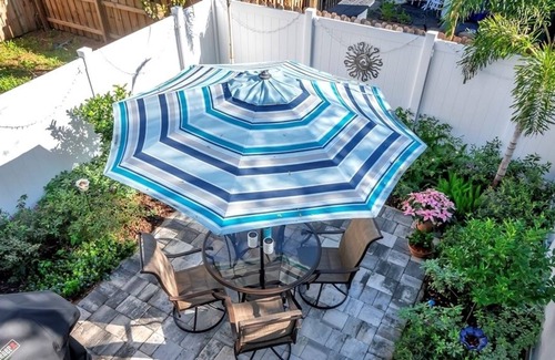 Davis Islands House | Davis Islands townhome with 2 private courtyards